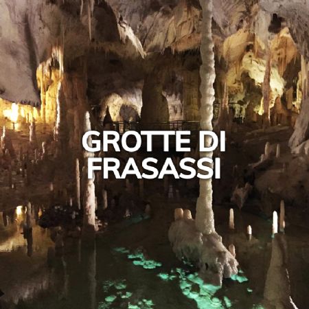 Alla scoperta delle meraviglie dell'entroterra: i percorsi delle Grotte di Frasassi